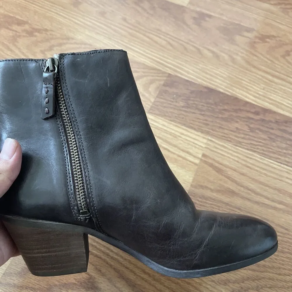 FRYE Megan Inside Zip Leather Chocolate Brown Booties FR41577 Women's 7.5